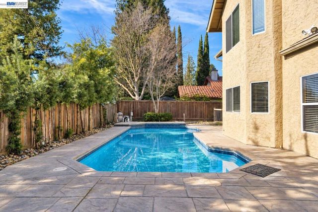2034 Wrenwood Ave, Clovis, CA 93611