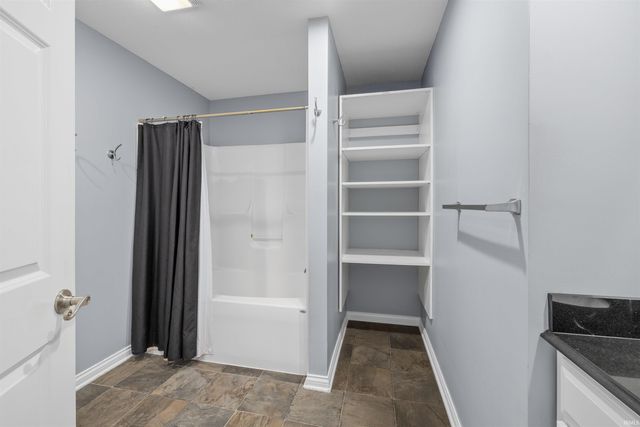 10012 Hosler Road, Leo, IN 46765