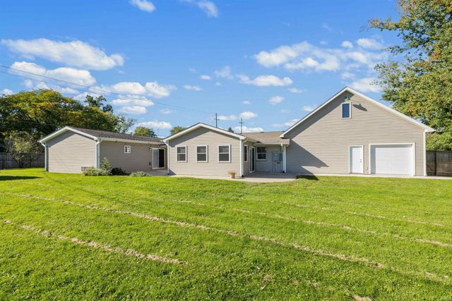 10012 Hosler Road, Leo, IN 46765