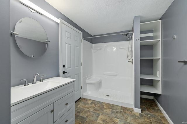 10012 Hosler Road, Leo, IN 46765