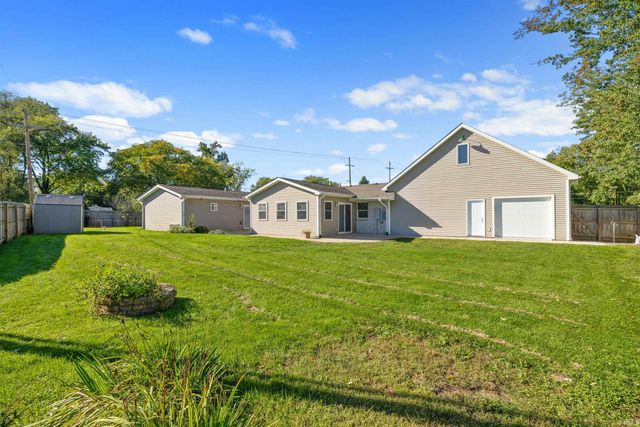10012 Hosler Road, Leo, IN 46765