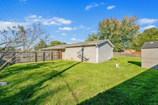10012 Hosler Road, Leo, IN 46765