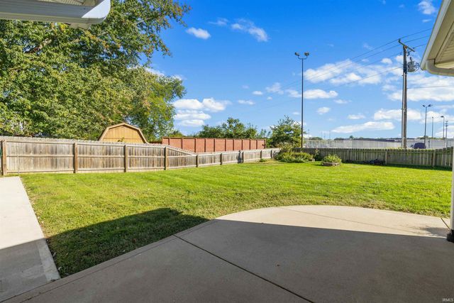 10012 Hosler Road, Leo, IN 46765