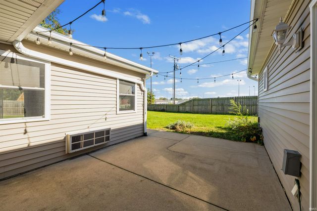 10012 Hosler Road, Leo, IN 46765