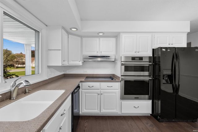 10012 Hosler Road, Leo, IN 46765