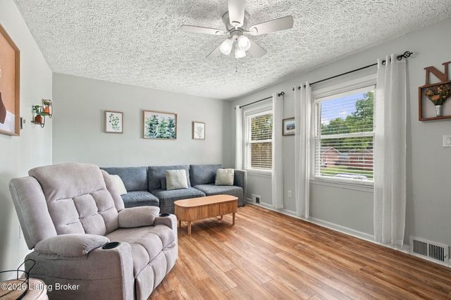 179 Florida Ave, Mt Washington, KY 40047