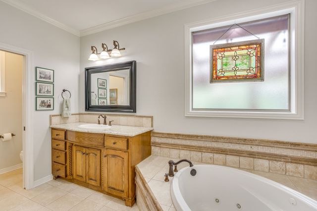 2318 Vienna Drive, Granbury, TX 76048