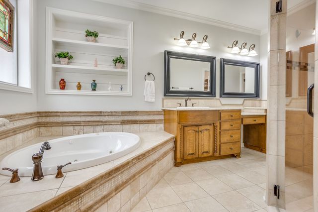 2318 Vienna Drive, Granbury, TX 76048