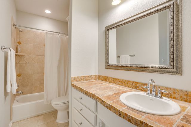 2318 Vienna Drive, Granbury, TX 76048