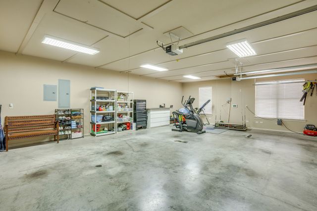 2318 Vienna Drive, Granbury, TX 76048