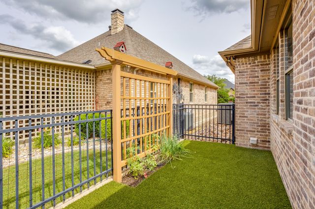 2318 Vienna Drive, Granbury, TX 76048