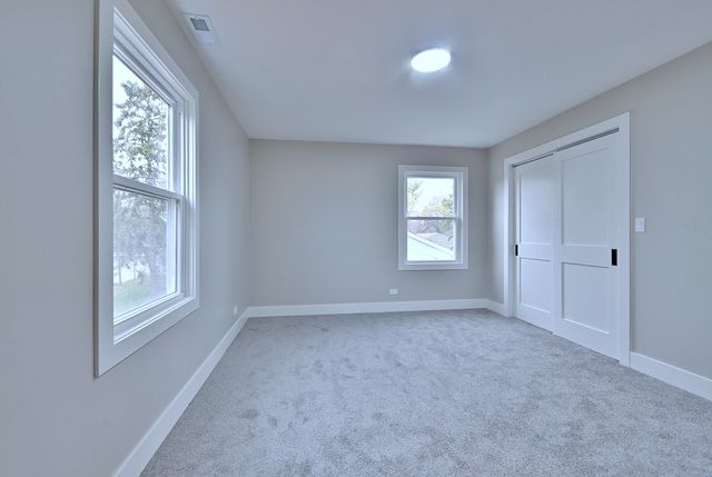 656 W Comstock Avenue, Elmhurst, IL 60126