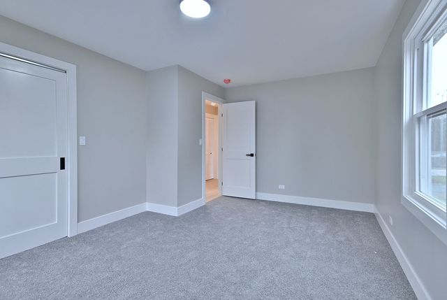 656 W Comstock Avenue, Elmhurst, IL 60126