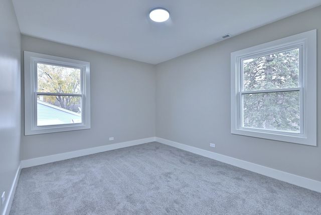 656 W Comstock Avenue, Elmhurst, IL 60126