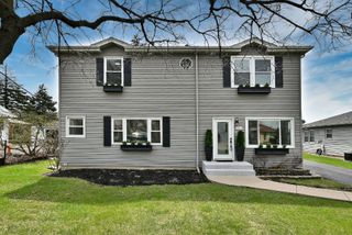 656 W Comstock Avenue, Elmhurst, IL 60126