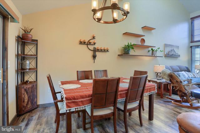 12 EDGEWATER DR, Middletown, PA 17057