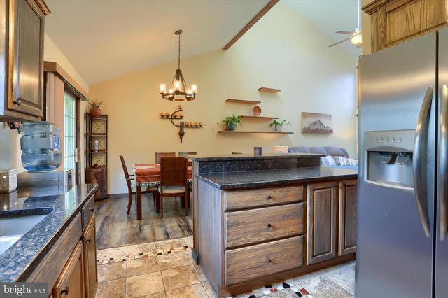 12 EDGEWATER DR, Middletown, PA 17057