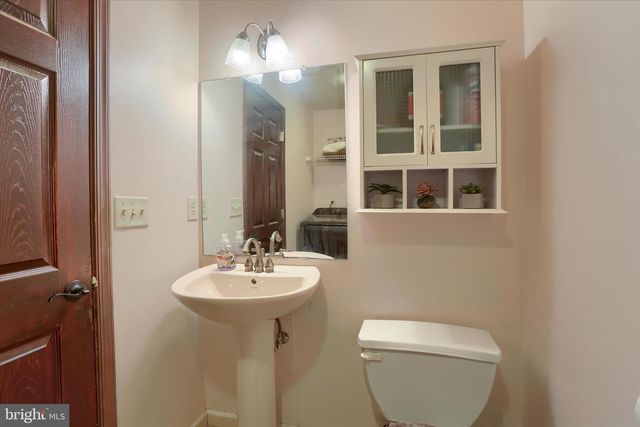 12 EDGEWATER DR, Middletown, PA 17057