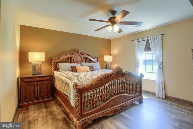 12 EDGEWATER DR, Middletown, PA 17057