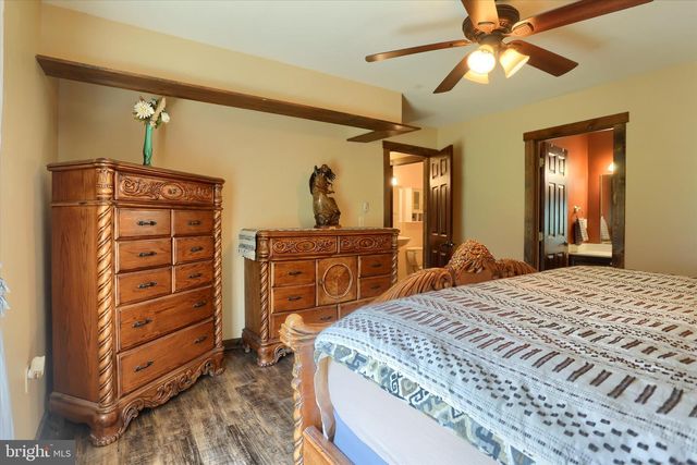 12 EDGEWATER DR, Middletown, PA 17057
