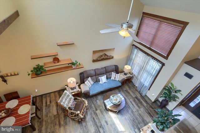 12 EDGEWATER DR, Middletown, PA 17057