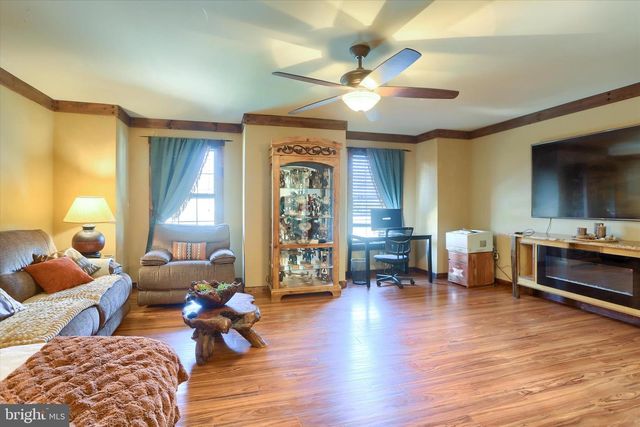 12 EDGEWATER DR, Middletown, PA 17057