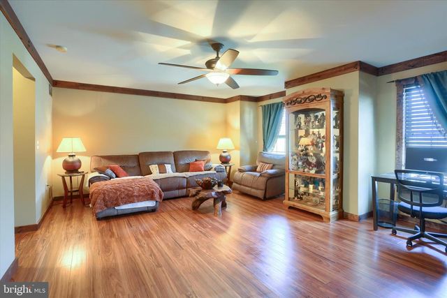 12 EDGEWATER DR, Middletown, PA 17057
