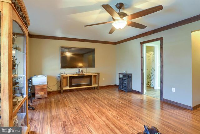 12 EDGEWATER DR, Middletown, PA 17057