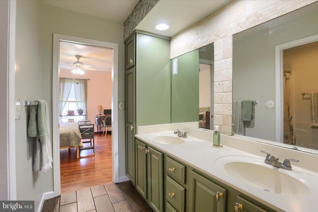12 EDGEWATER DR, Middletown, PA 17057