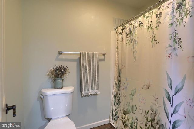 12 EDGEWATER DR, Middletown, PA 17057