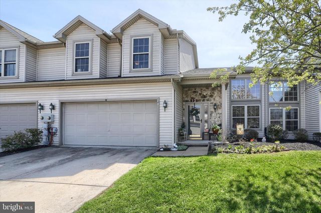 12 EDGEWATER DR, Middletown, PA 17057
