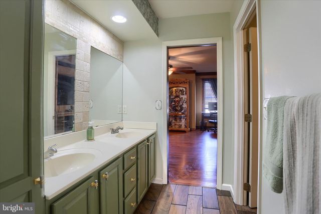 12 EDGEWATER DR, Middletown, PA 17057