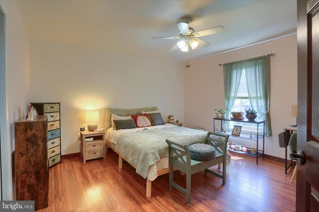 12 EDGEWATER DR, Middletown, PA 17057