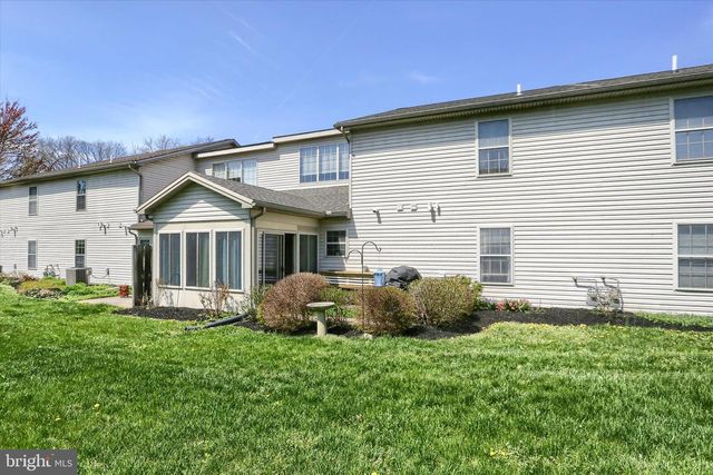 12 EDGEWATER DR, Middletown, PA 17057
