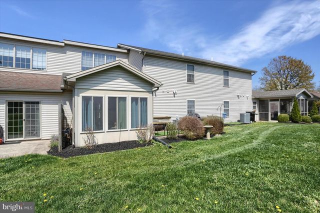 12 EDGEWATER DR, Middletown, PA 17057