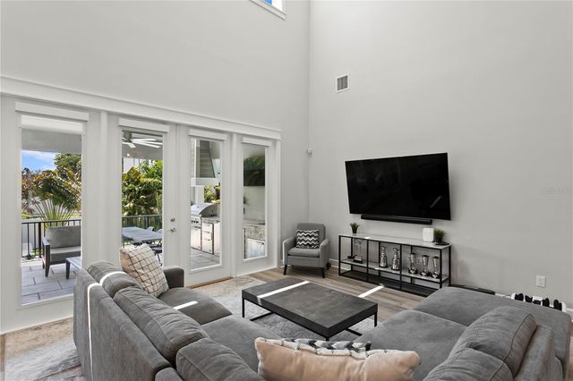 209 S SHORE CREST DRIVE, Tampa, FL 33609