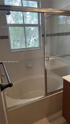 2851 W Prospect Rd 1211, Tamarac, FL 33309