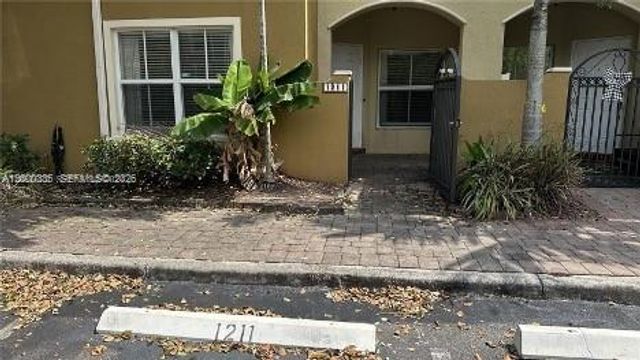 2851 W Prospect Rd 1211, Tamarac, FL 33309