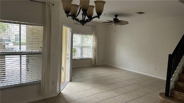 2851 W Prospect Rd 1211, Tamarac, FL 33309