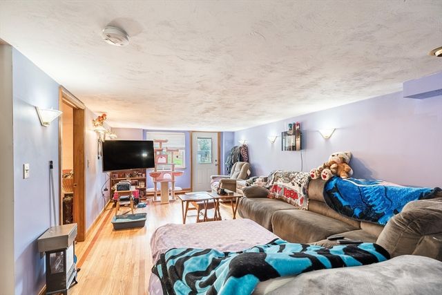 7 Leslie Lane, Millbury, MA 01527