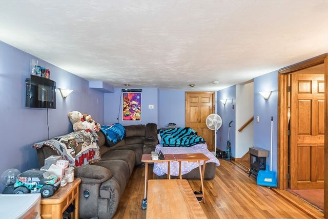 7 Leslie Lane, Millbury, MA 01527