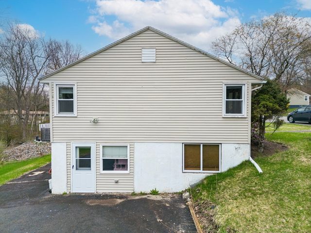 7 Leslie Lane, Millbury, MA 01527