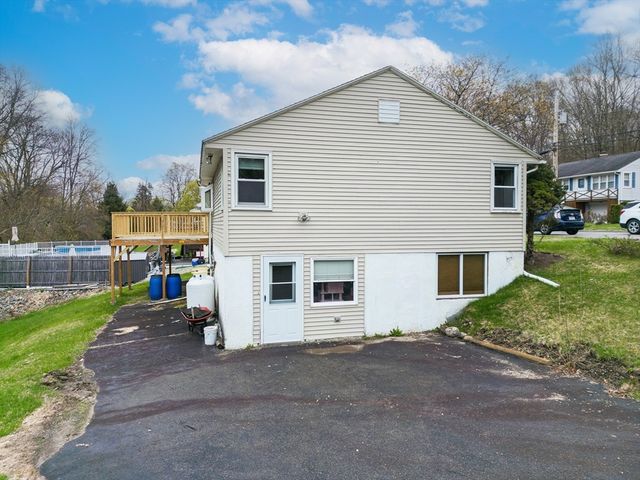 7 Leslie Lane, Millbury, MA 01527