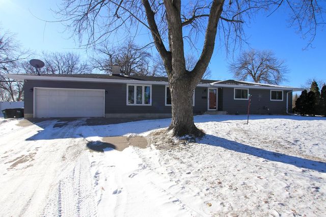 6 5th Avenue NE, Hutchinson, MN 55350
