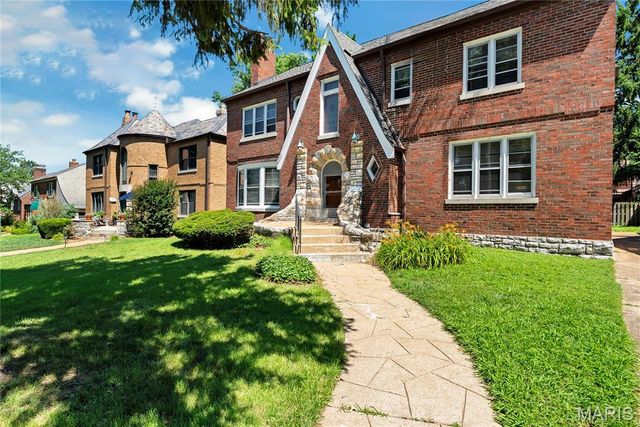 8015 Davis Drive, Clayton, MO 63105