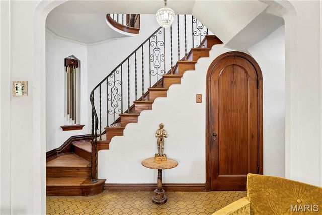 8015 Davis Drive, Clayton, MO 63105