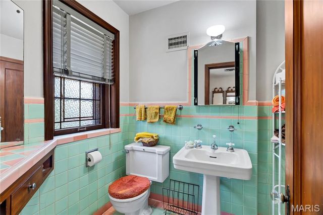 8015 Davis Drive, Clayton, MO 63105
