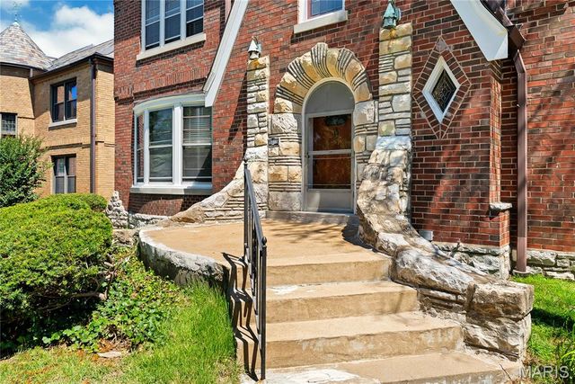 8015 Davis Drive, Clayton, MO 63105
