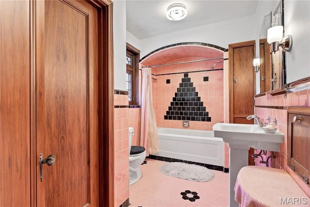 8015 Davis Drive, Clayton, MO 63105