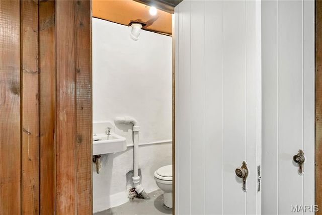 8015 Davis Drive, Clayton, MO 63105